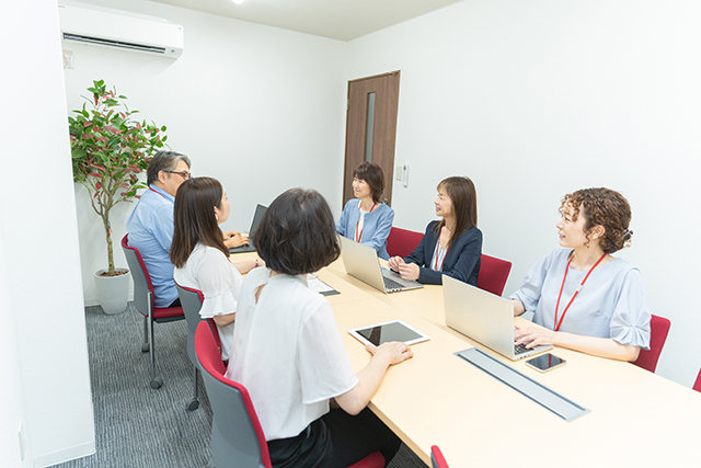 障害者雇用創造センター_障碍者ITカレッジ愛西写真撮影の様⑤