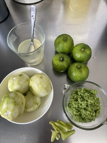 自家製青唐辛子で柚子胡椒作り