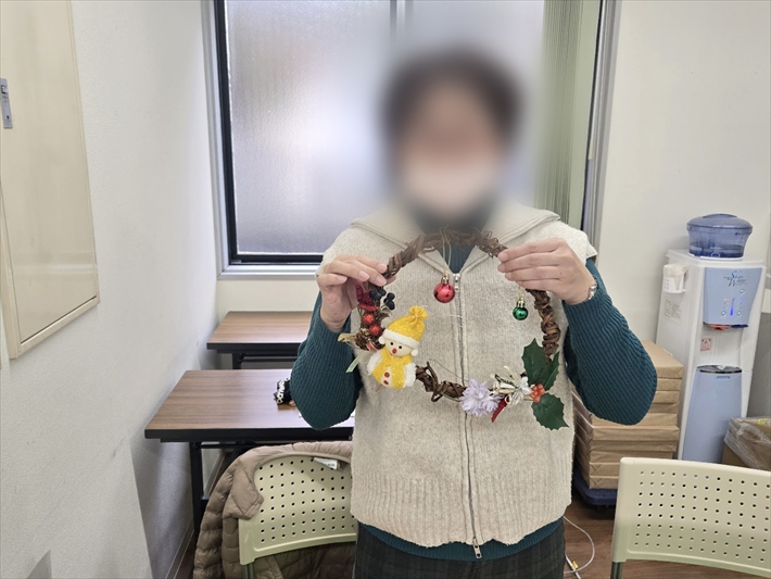 就労継続支援B型オリーブ_クリスマスリース作りの様子