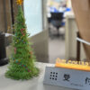 受付に飾られるクリスマスツリー