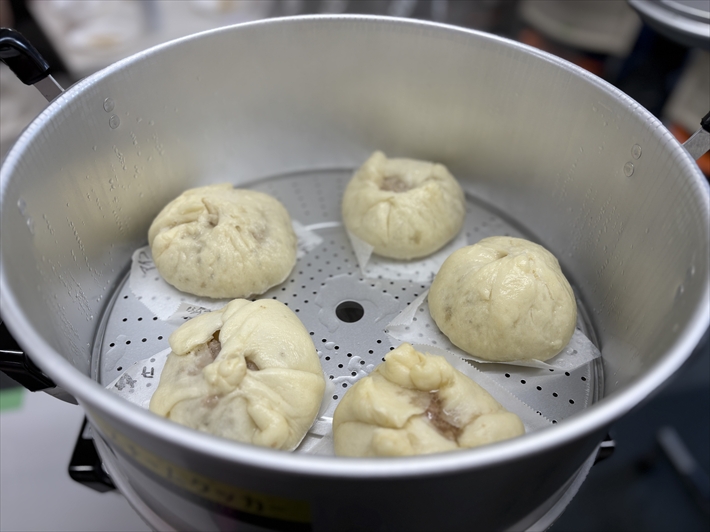 蒸し料理レク_障害者雇用創造センター_皆で包んだ肉まん完成