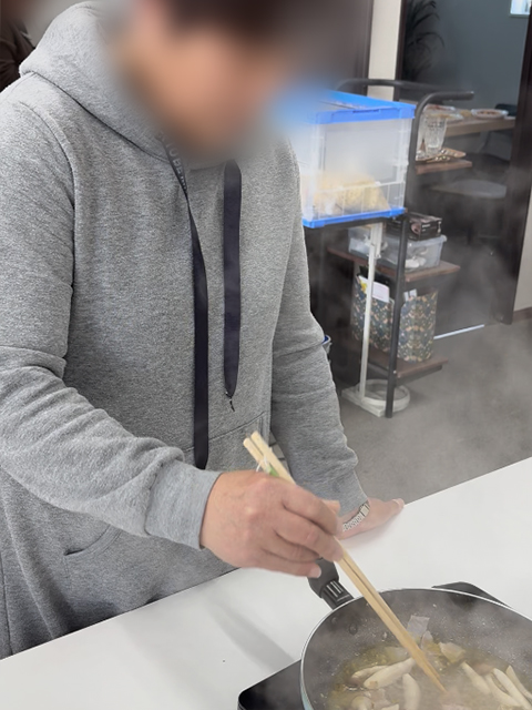 ナベ'sキッチン_障害者雇用創造センター理事長渡邉盛時による料理レクリエーション