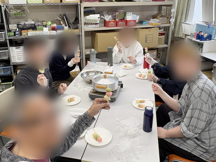 花より団子!?笑顔満開のお花見レク風景_障害者雇用創造センター