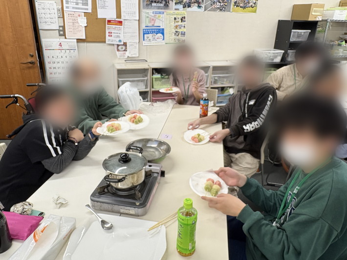 花より団子!?笑顔満開のお花見レク風景_障害者雇用創造センター