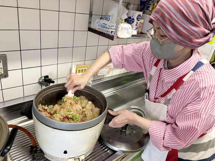 花より団子!?笑顔満開のお花見レク風景_障害者雇用創造センター