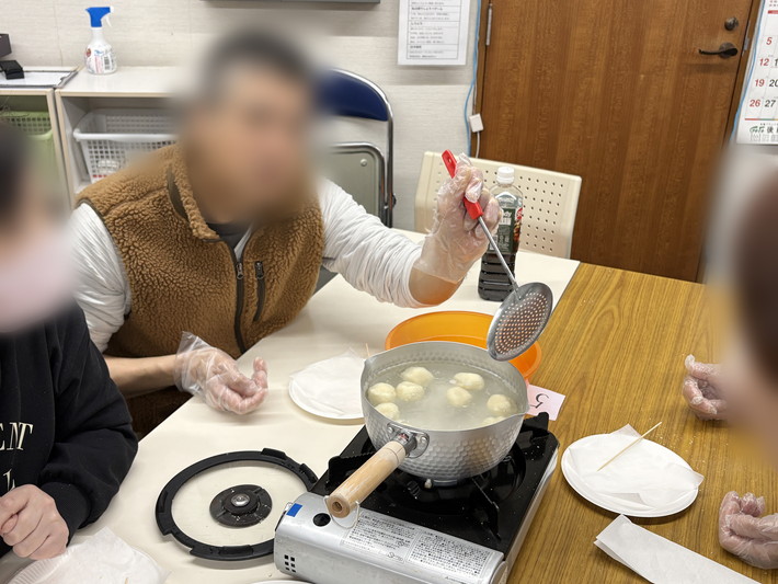 花より団子!?笑顔満開のお花見レク風景_障害者雇用創造センター