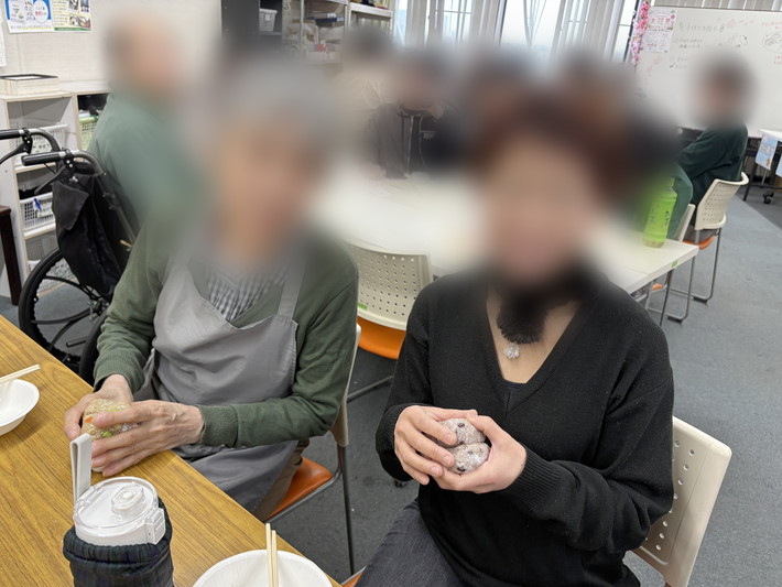 花より団子!?笑顔満開のお花見レク風景_障害者雇用創造センター