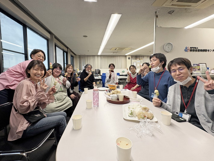 花より団子!?笑顔満開のお花見レク風景_障害者雇用創造センター