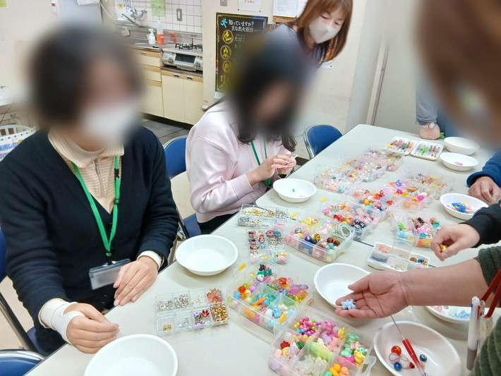 オリジナルボールペンづくりレクの様子_障害者雇用創造センター