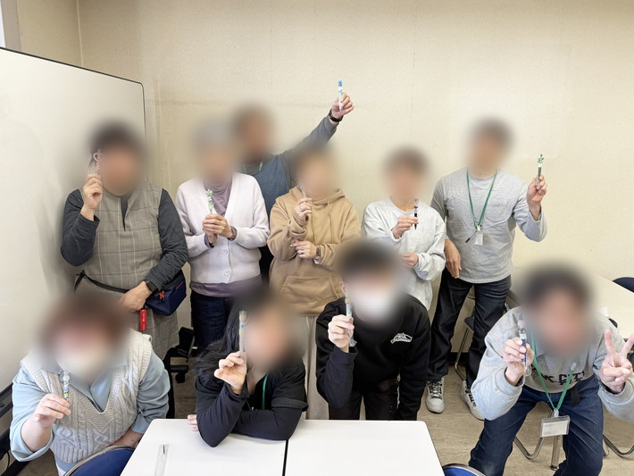 オリジナルボールペンづくりレクの様子_障害者雇用創造センター