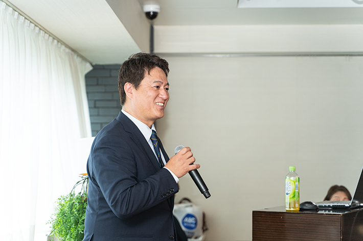 「出会いを笑顔へ」の実現に向け、2035年に向けた総合的なライフサポート展開のロードマップを熱く語る渡邉理事長