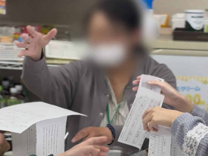 積み上げ方の例を示しながら、自分たちのチームに最適な作戦を練り、共通の目標に向かって議論を深める様子。